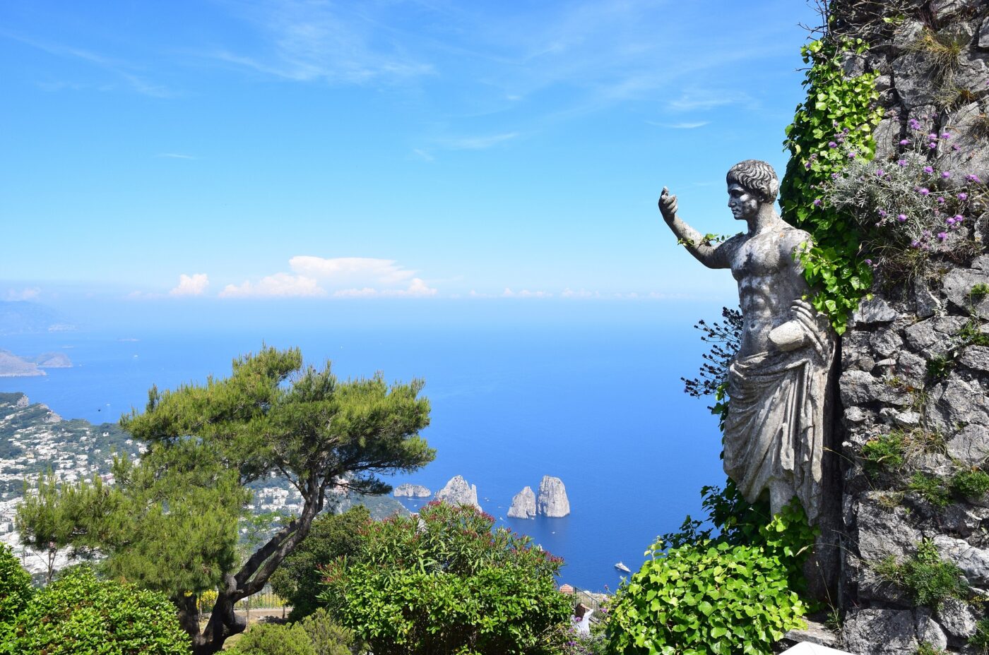 Napoli e il fascino intramontabile di Capri